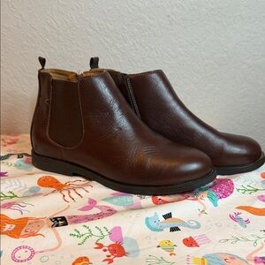 Kids Chelsea Boots. Like new!